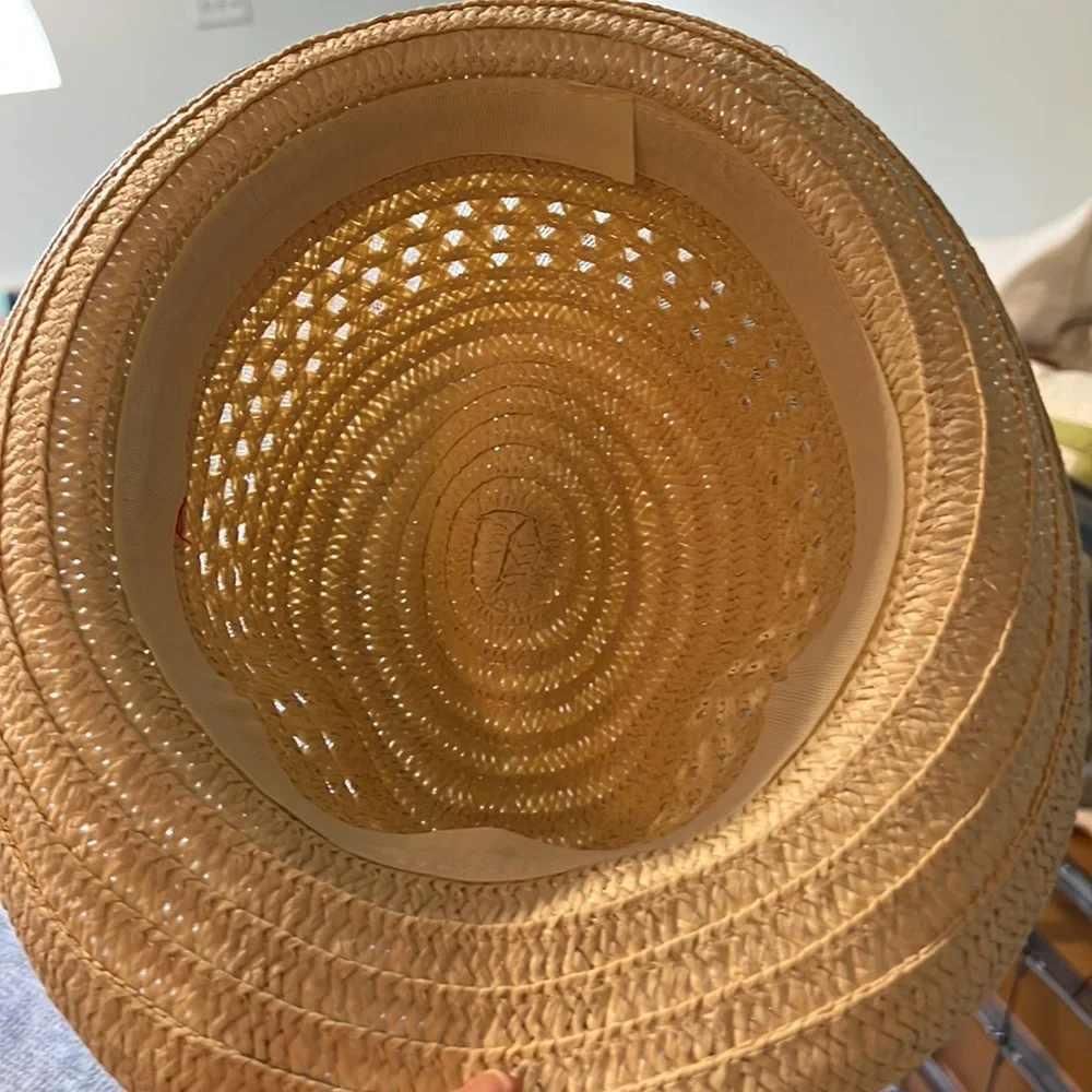 Straw adult fedora style hats.